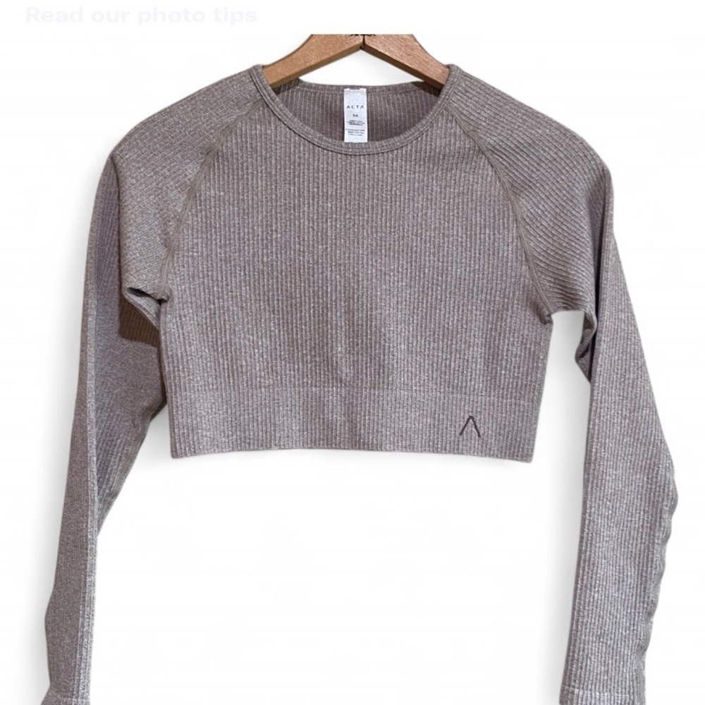 Acta Tan Cropped Ribbed Seamless Long Sleeve Workout Athletic Top Sz Medium